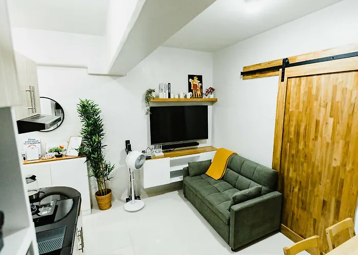 Resort-style Condo, Near Airport, Pool, Fast Wifi, Netflix&disney Apartamento